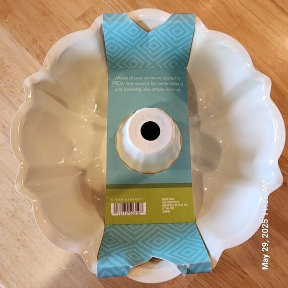 Nordic Ware Other - Nordic Ware 12.5 Cup Bundt Pan Nonstick Oven-Safe Aluminum Coated USA Made NEW